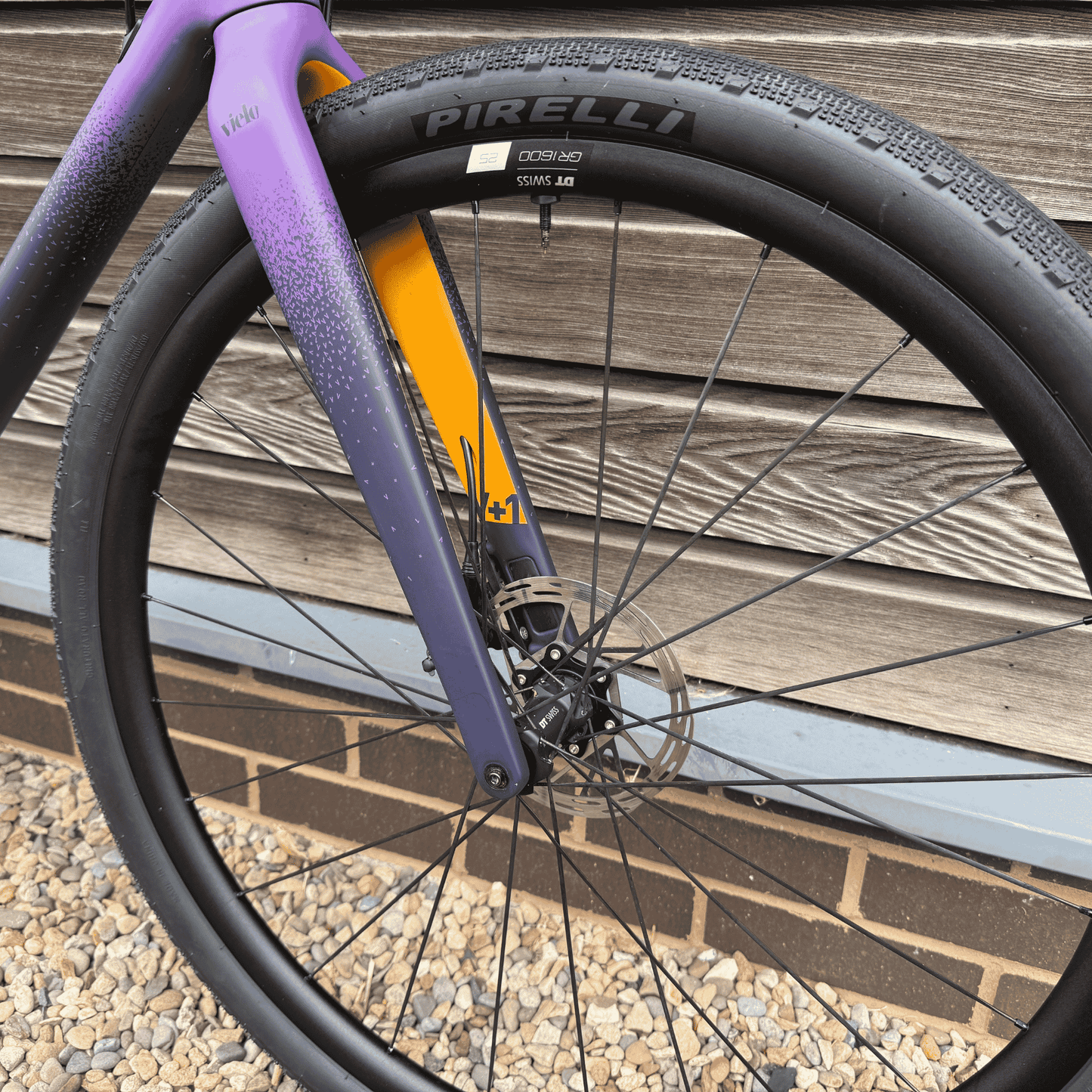 Vielo V+1 Medium - Midnight with Sram Red / Force wireless shifting and DT Swiss G1800 wheels