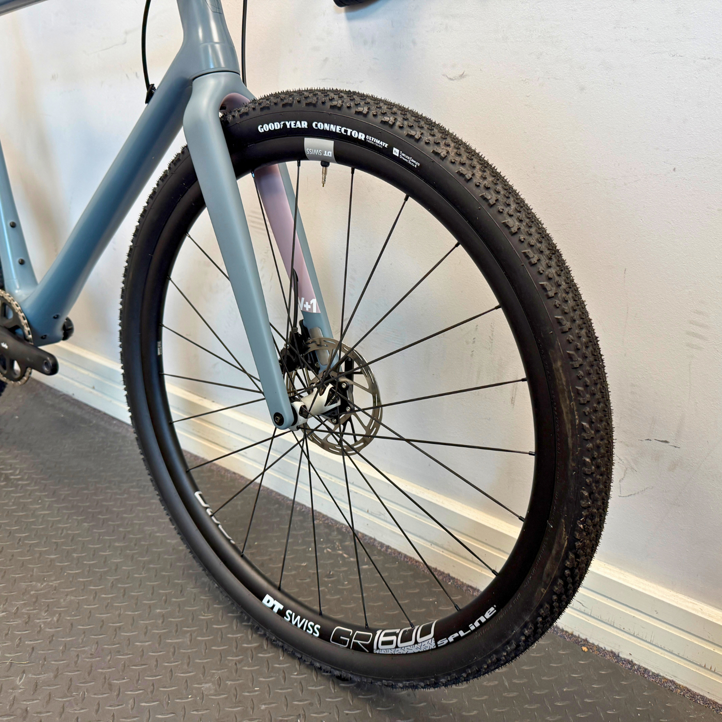 Vielo V+1 XL Blue Stone with Sram Rival XPLR and DT Swiss GR1600 wheels