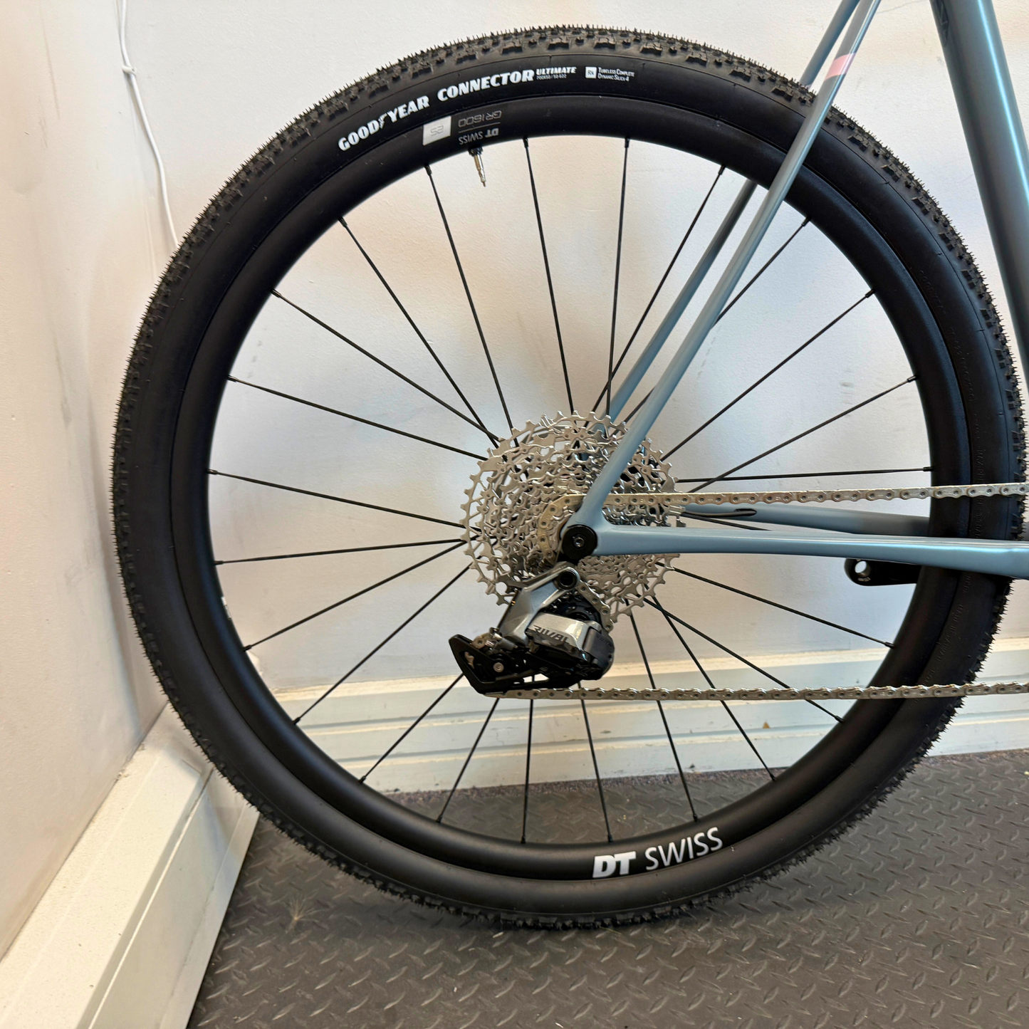 Vielo V+1 XL Blue Stone with Sram Rival XPLR and DT Swiss GR1600 wheels