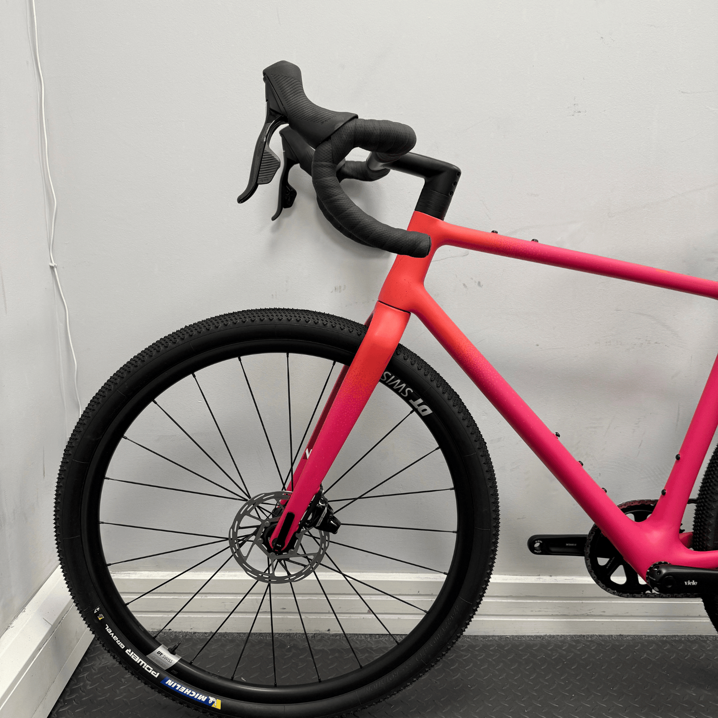 Vielo V+1 Medium Race Edition with Force D2 XPLR and DT Swiss Wheels
