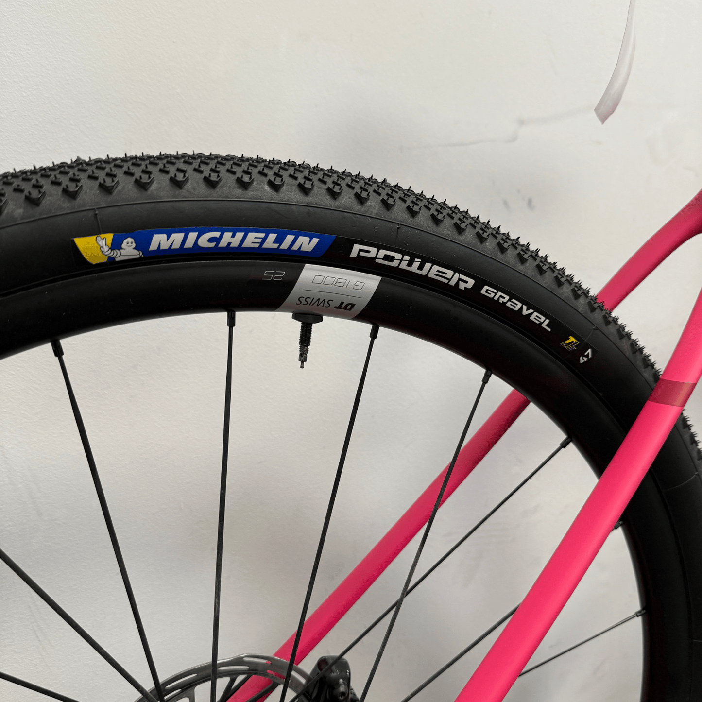 Vielo V+1 Medium Race Edition with Force D2 XPLR and DT Swiss Wheels