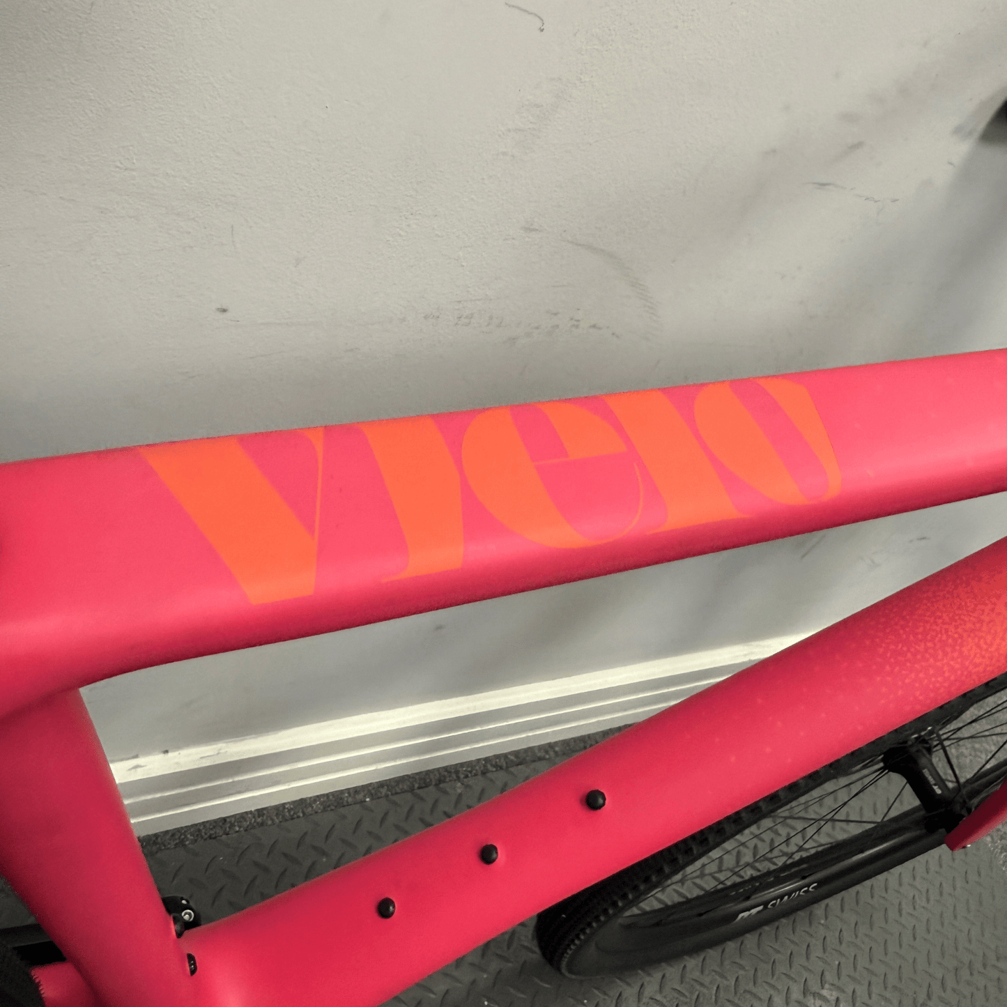 Vielo V+1 Medium Race Edition with Force D2 XPLR and DT Swiss Wheels