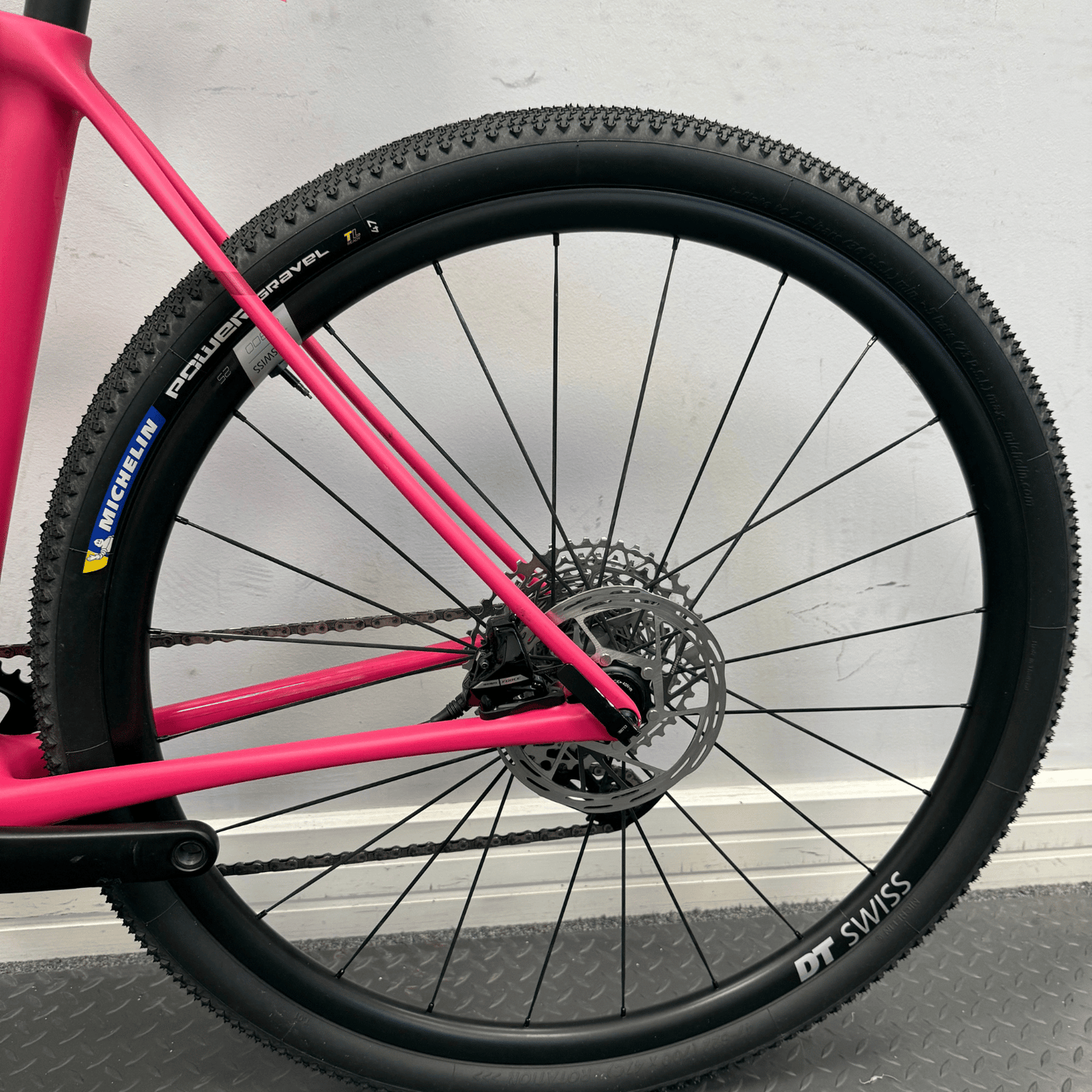 Vielo V+1 Medium Race Edition with Force D2 XPLR and DT Swiss Wheels