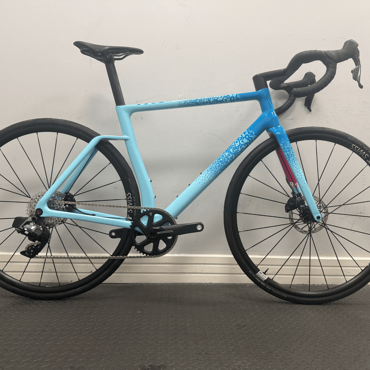 Vielo R+1 Medium Cyan Blue with Sram Rival AXS 12 speed DT Swiss E1800 wheels