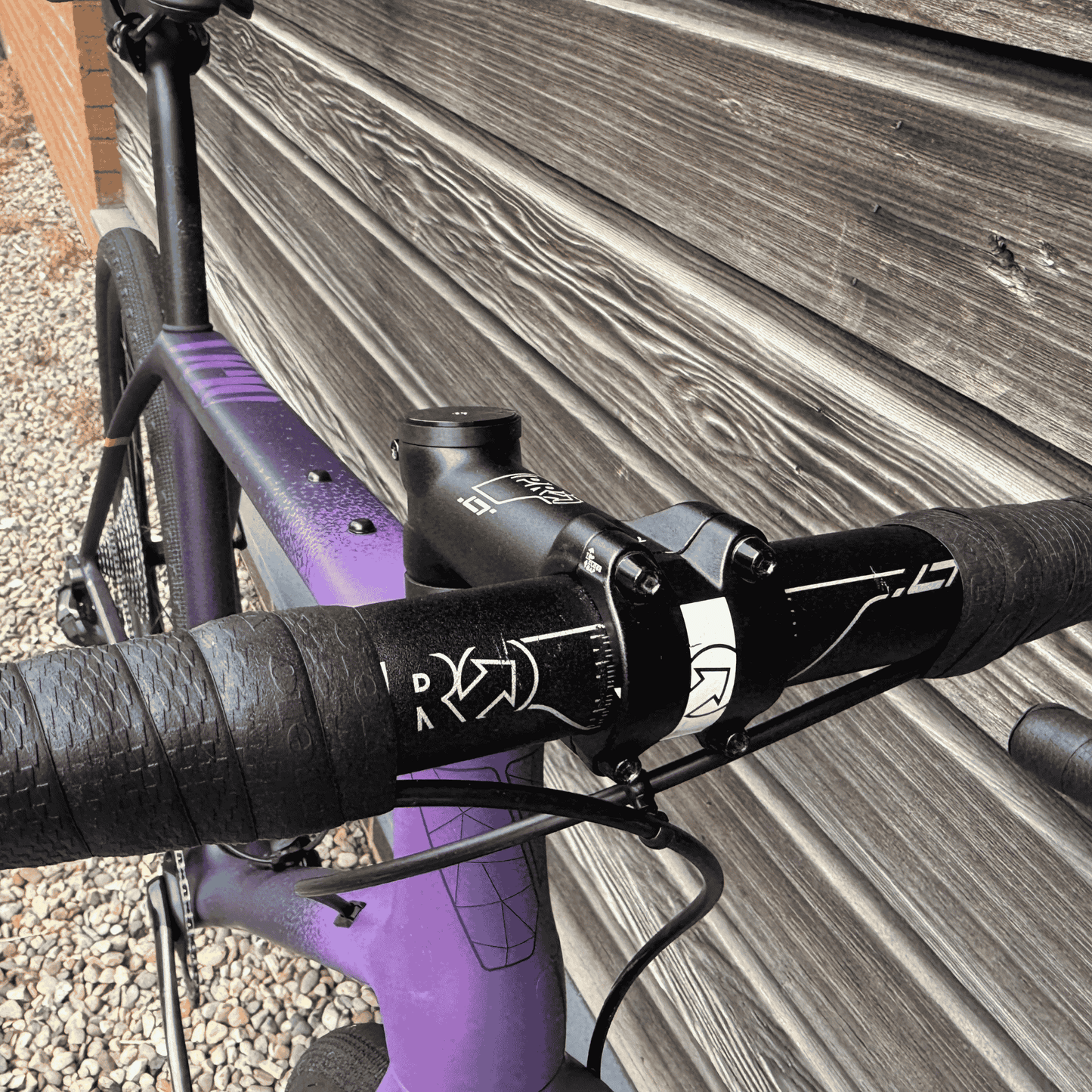 Vielo V+1 Medium - Midnight with Sram Red / Force wireless shifting and DT Swiss G1800 wheels
