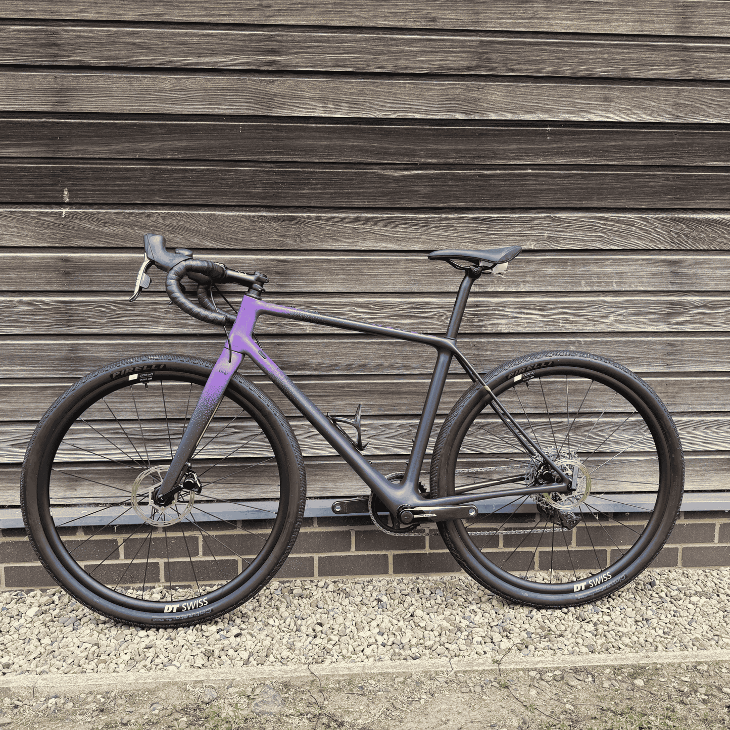Vielo V+1 Medium - Midnight with Sram Red / Force wireless shifting and DT Swiss G1800 wheels