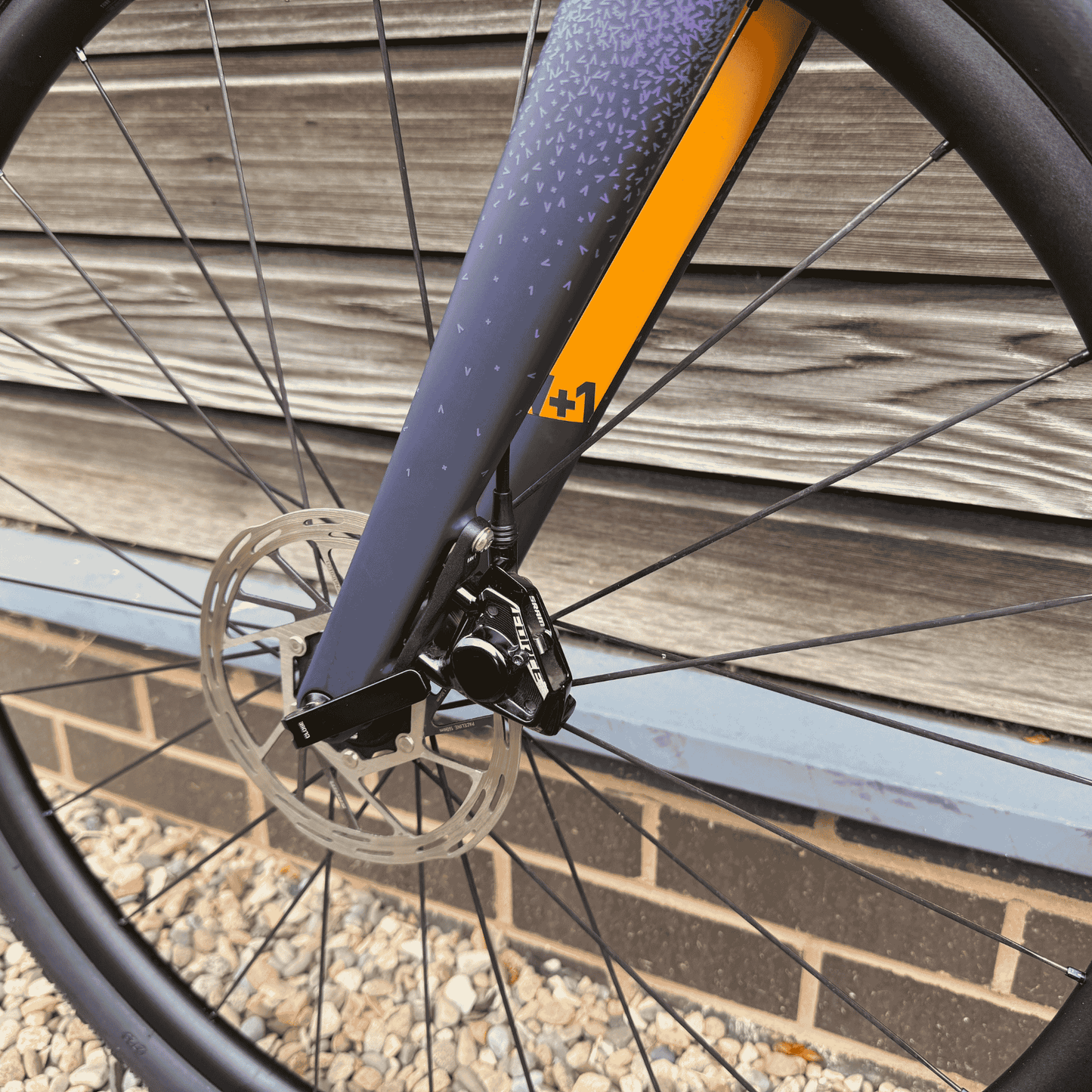Vielo V+1 Medium - Midnight with Sram Red / Force wireless shifting and DT Swiss G1800 wheels