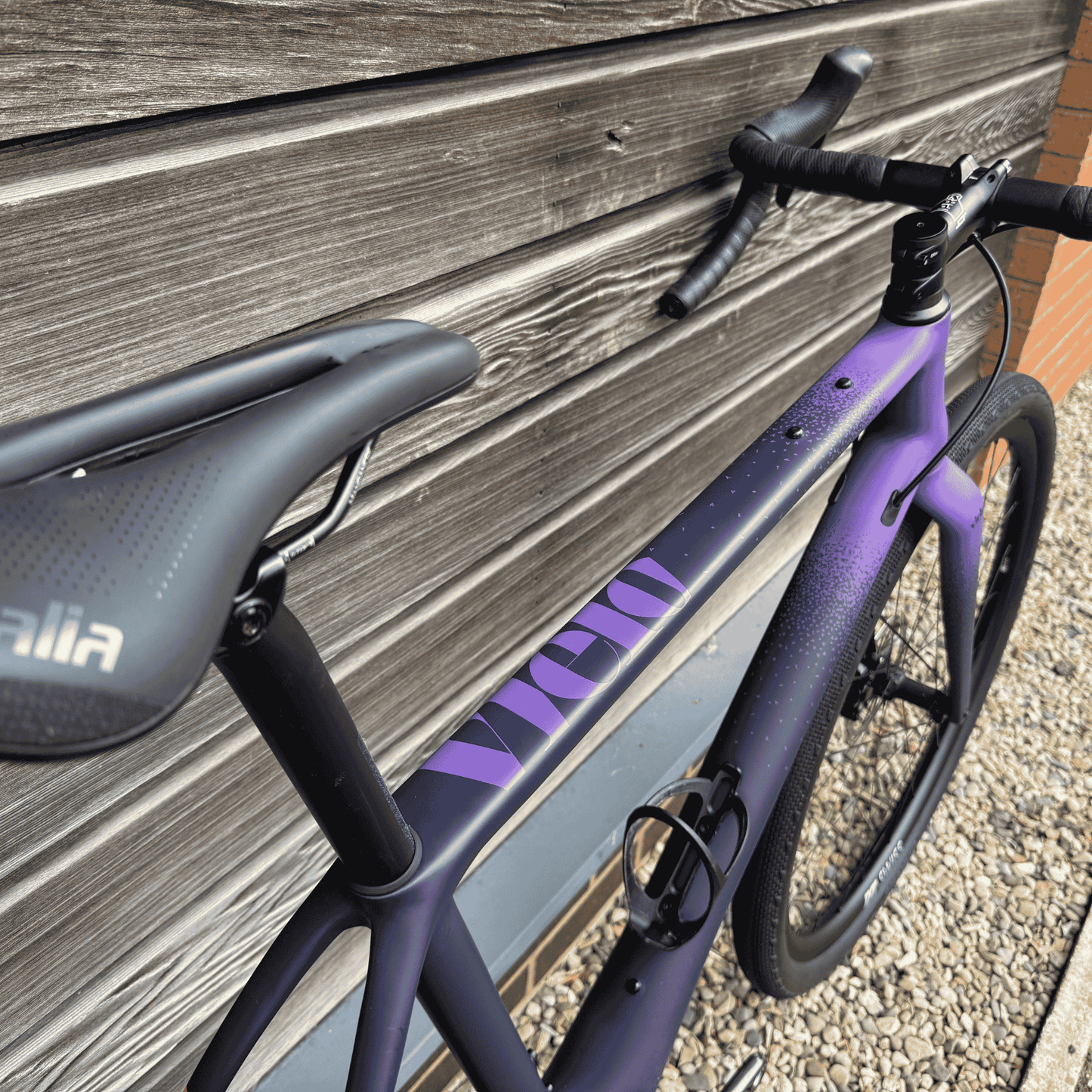 Vielo V+1 Medium - Midnight with Sram Red / Force wireless shifting and DT Swiss G1800 wheels