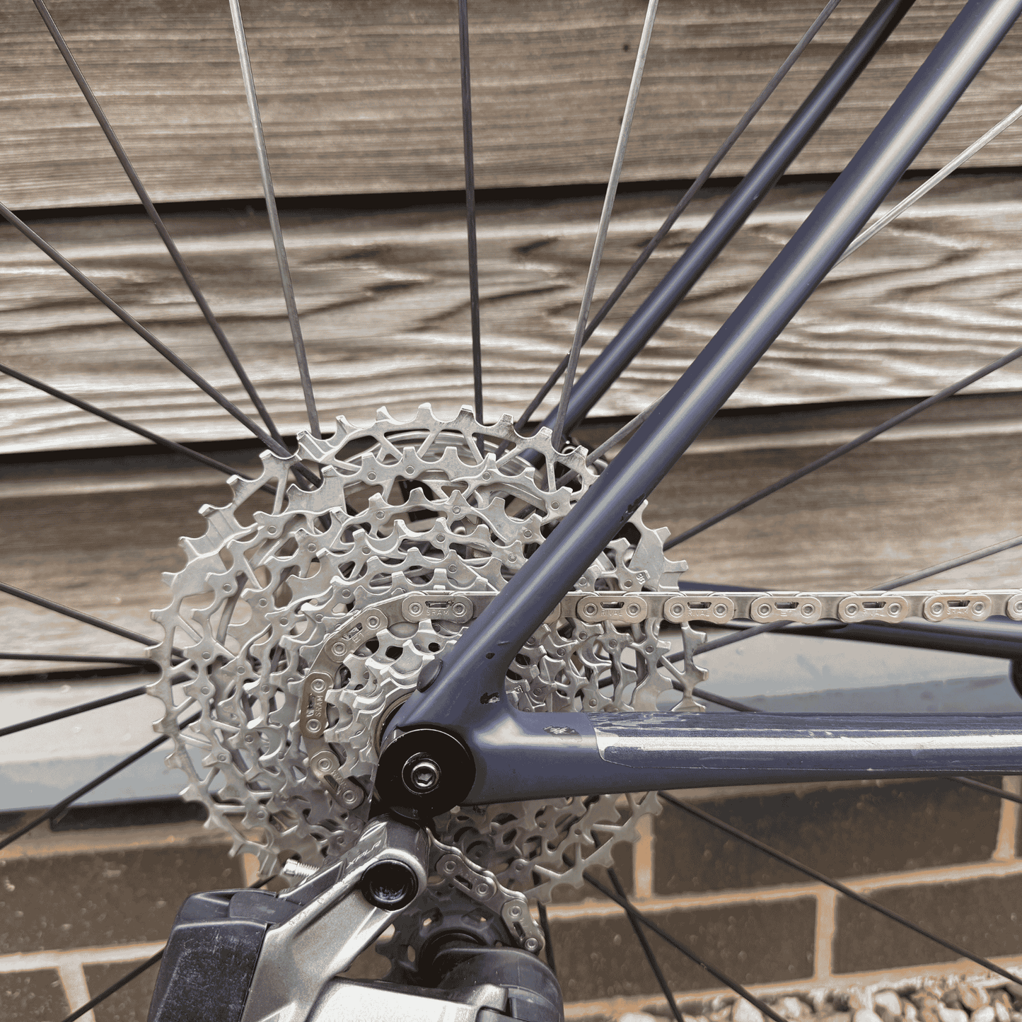 Vielo V+1 Medium - Midnight with Sram Red / Force wireless shifting and DT Swiss G1800 wheels