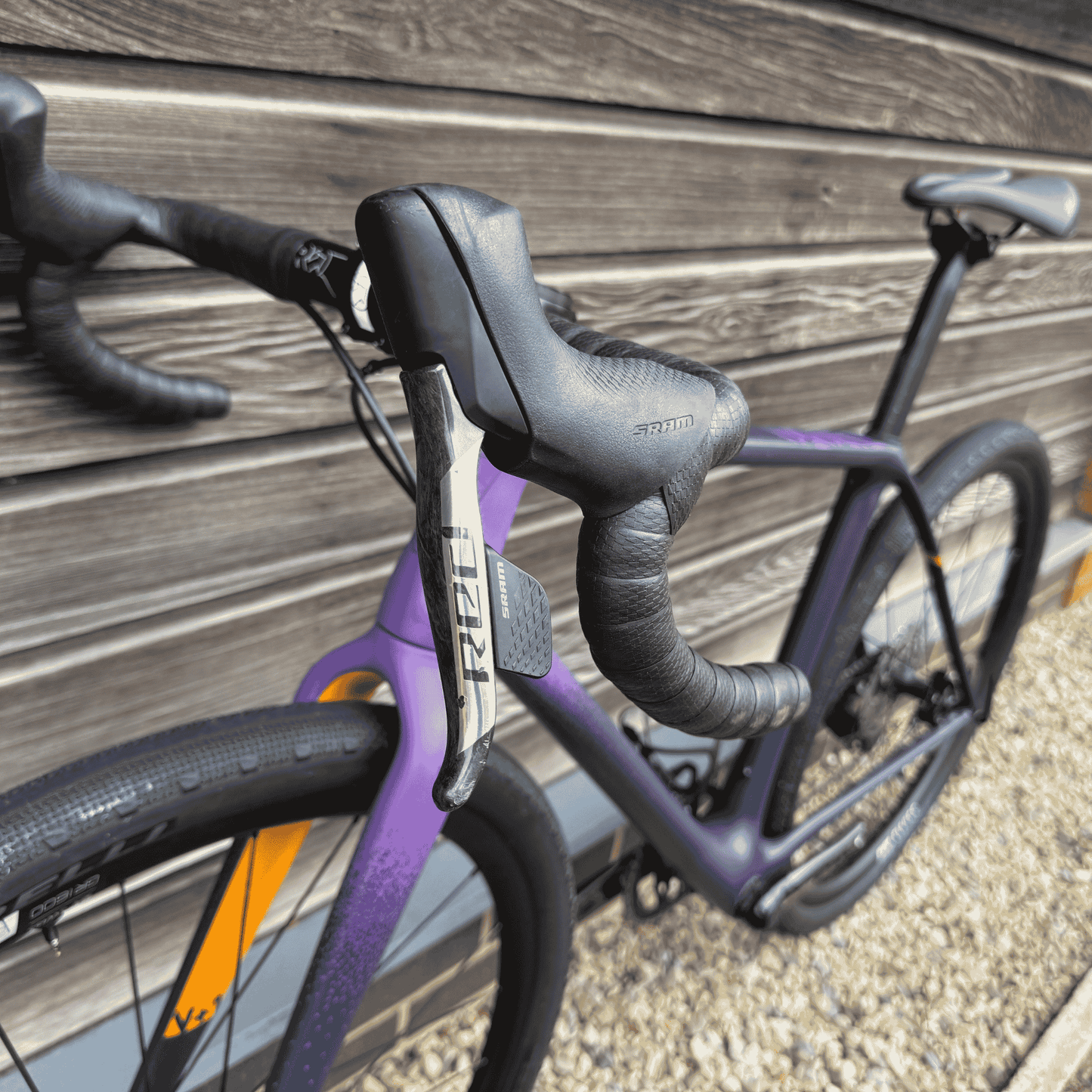 Vielo V+1 Medium - Midnight with Sram Red / Force wireless shifting and DT Swiss G1800 wheels