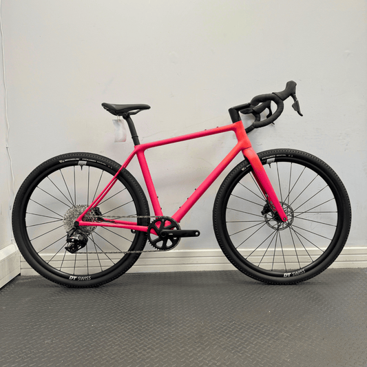 Vielo V+1 Medium Race Edition with Force D2 XPLR and DT Swiss Wheels