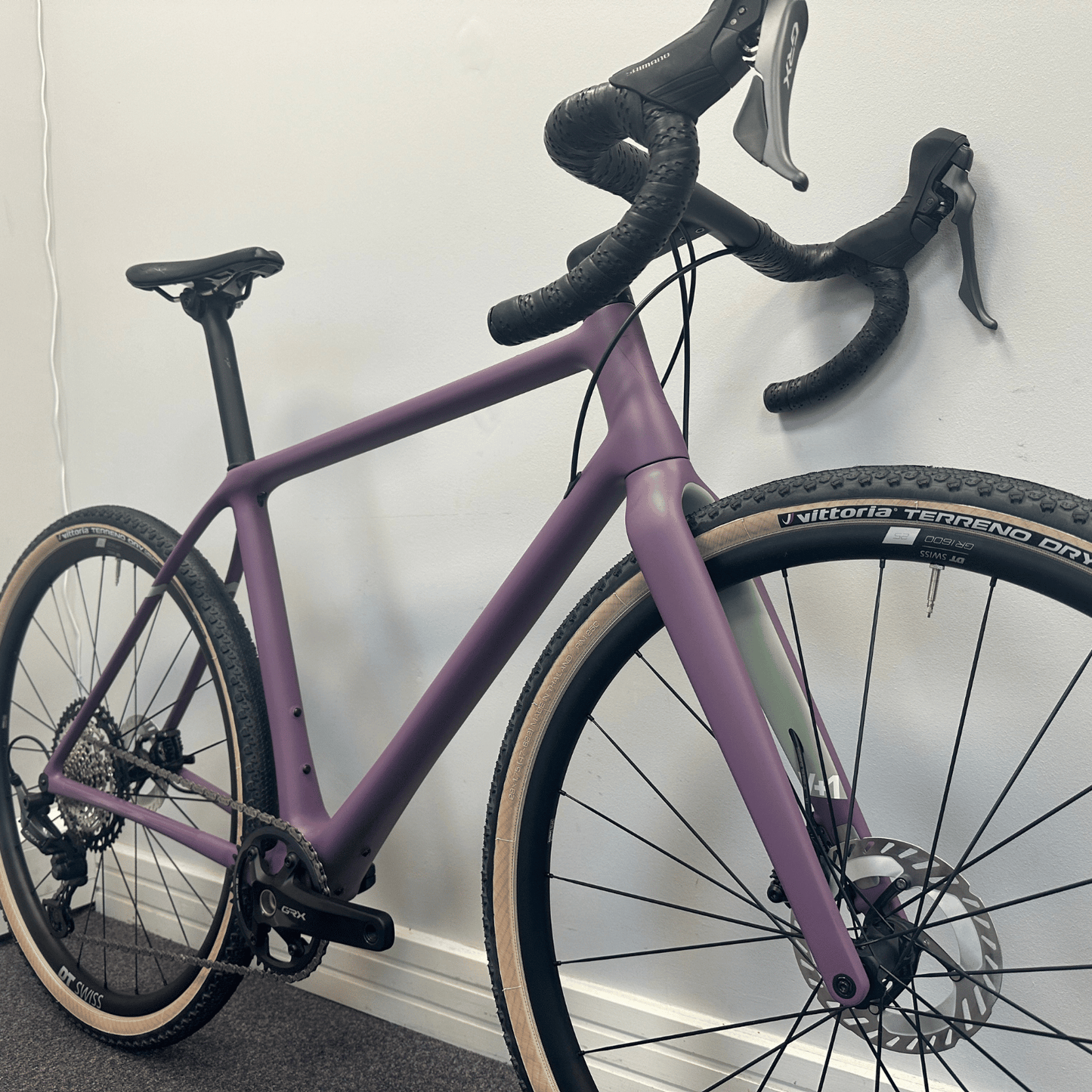 Vielo V+1 Medium Plum with Shimano GRX and DT Swiss GR1600 wheels