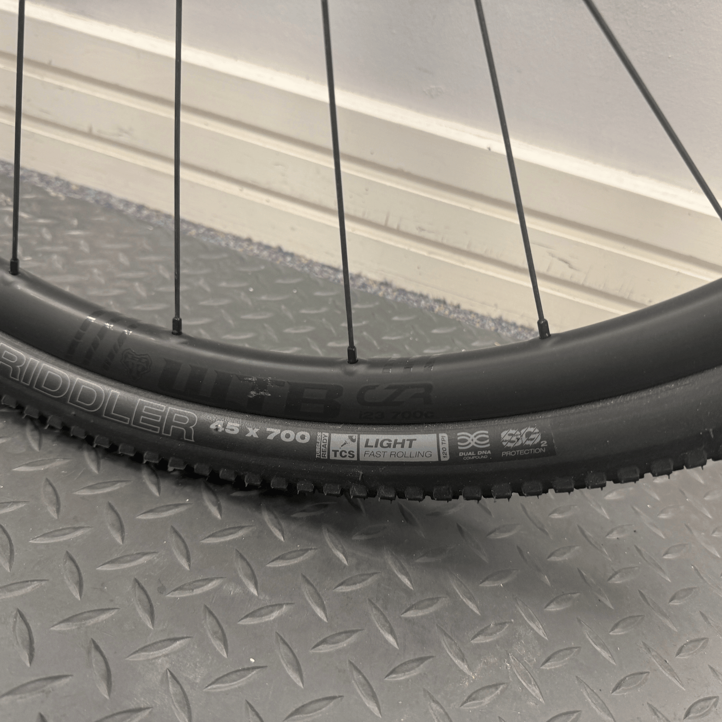 Vielo WTB V+1 Medium Sram Force D2 AXS with WTB CZR i23 Wheels