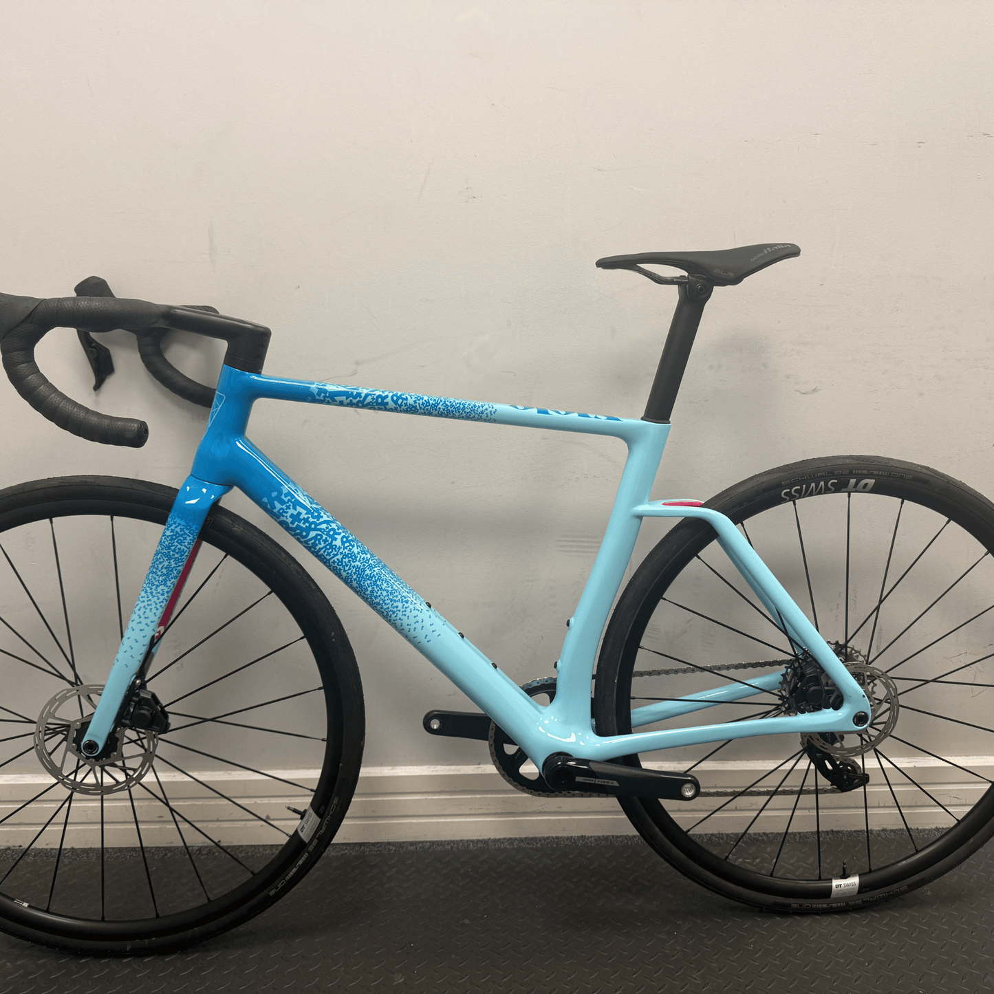 Vielo R+1 Medium Cyan Blue with Sram Rival AXS 12 speed DT Swiss E1800 wheels