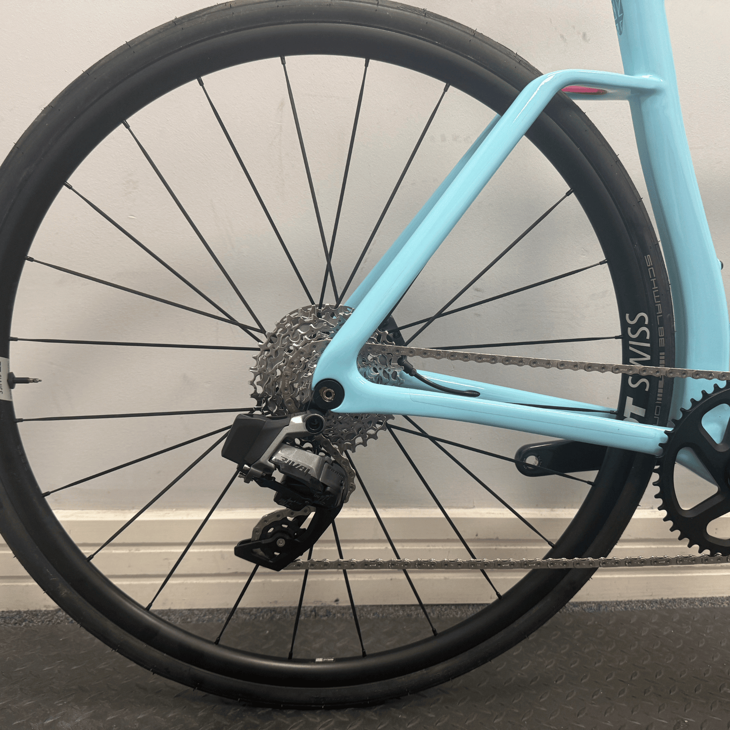 Vielo R+1 Medium Cyan Blue with Sram Rival AXS 12 speed DT Swiss E1800 wheels