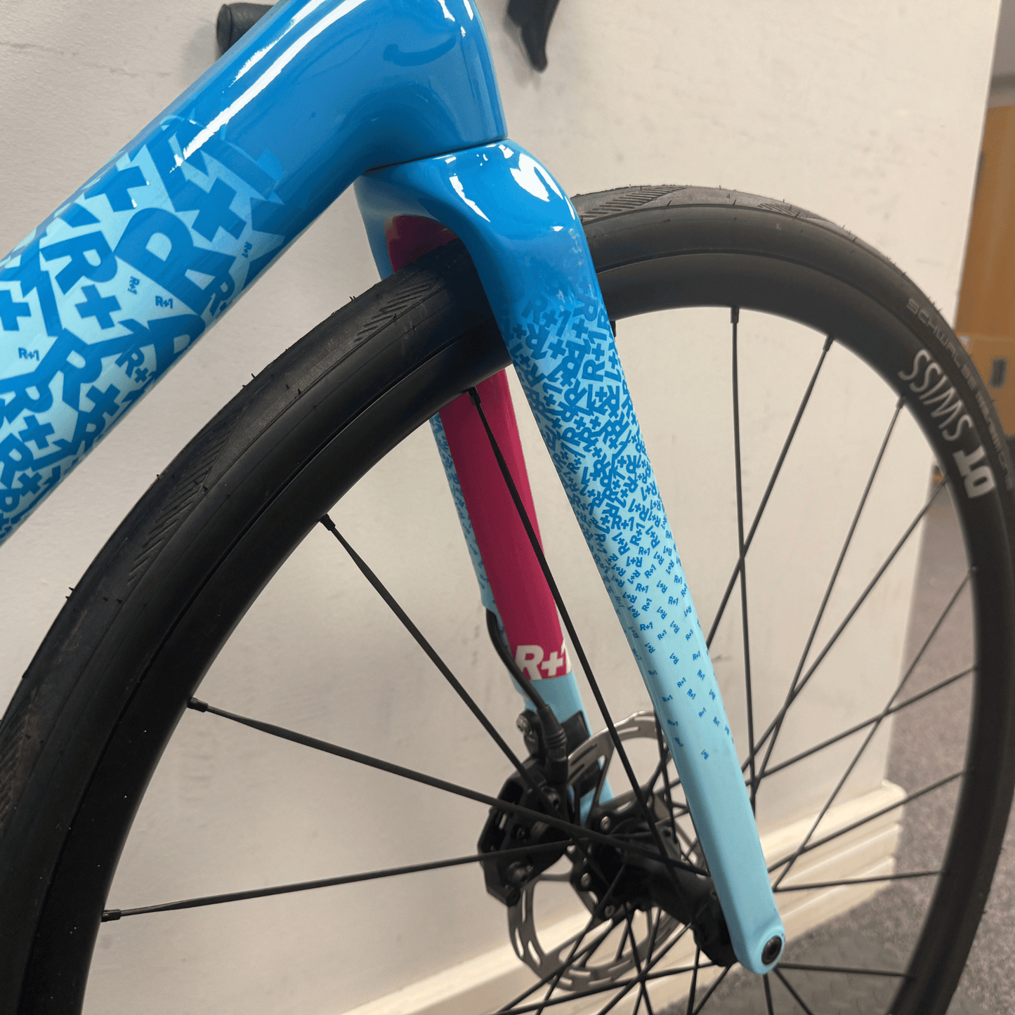 Vielo R+1 Medium Cyan Blue with Sram Rival AXS 12 speed DT Swiss E1800 wheels