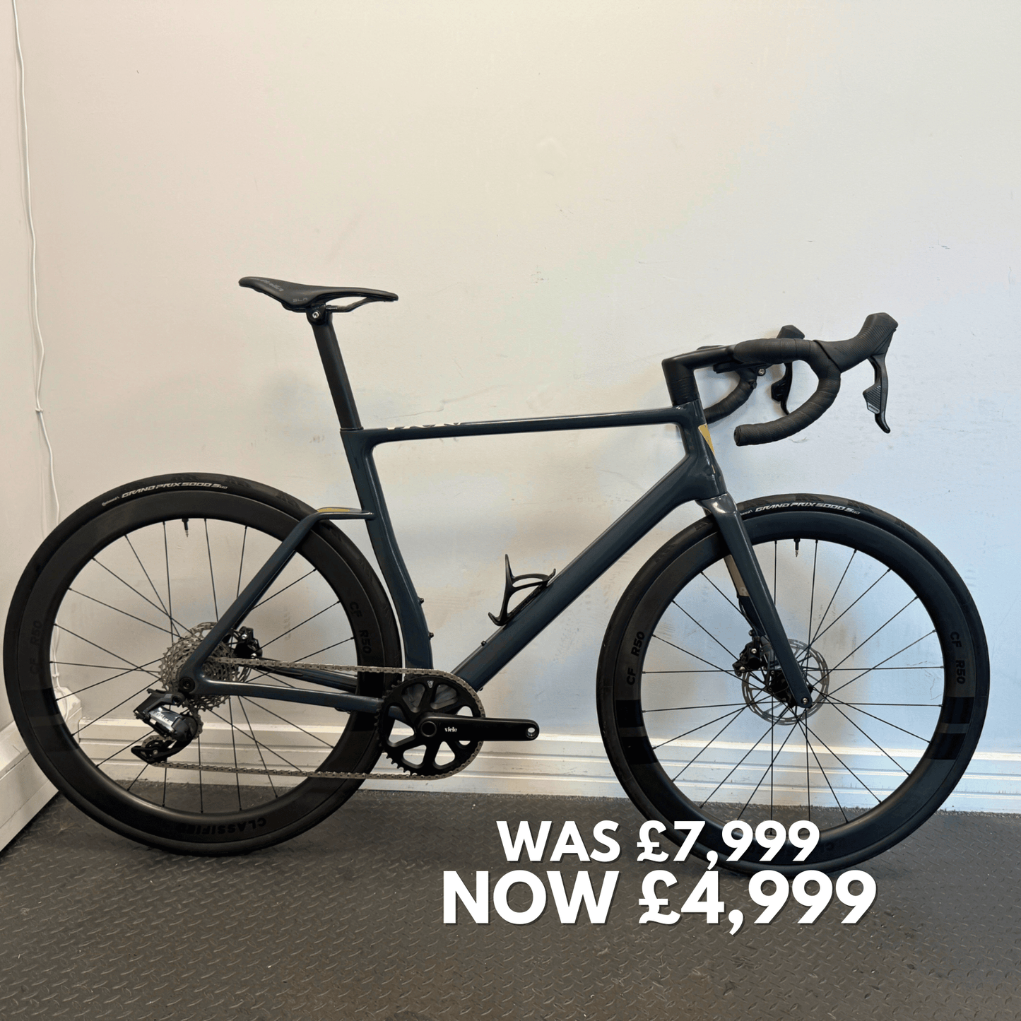 Vielo R+1 Large Anthracite Sram Force D1 AXS with Classified Powershift and CF R50 Wheels